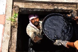 Read more about the article Manual Scavenging Is Legally Banned In Delhi Since 2017 But People Continue To Die On The Job